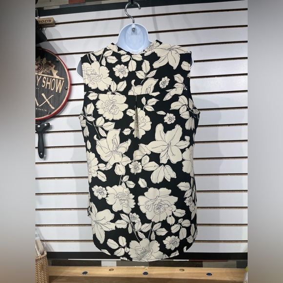 Gaharu sleeveless blouse size large - Picture 5 of 8